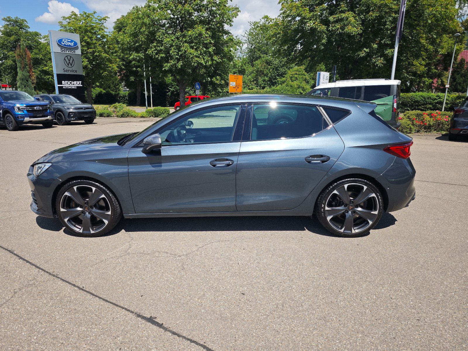 Cupra Leon VZ 300PS DSG - Samsaru's Car Outlet