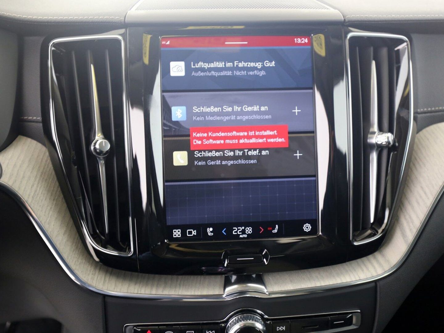Volvo XC60 T6 Ultra Dark Recharge Plug-In Hybrid AWD - Samsaru's Car Outlet