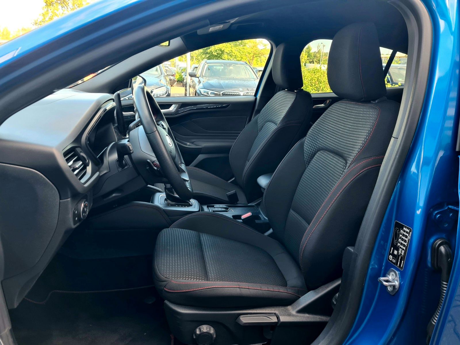 Ford Focus ST-Line X AUT - ASSISTS - HUD - WINTER -
