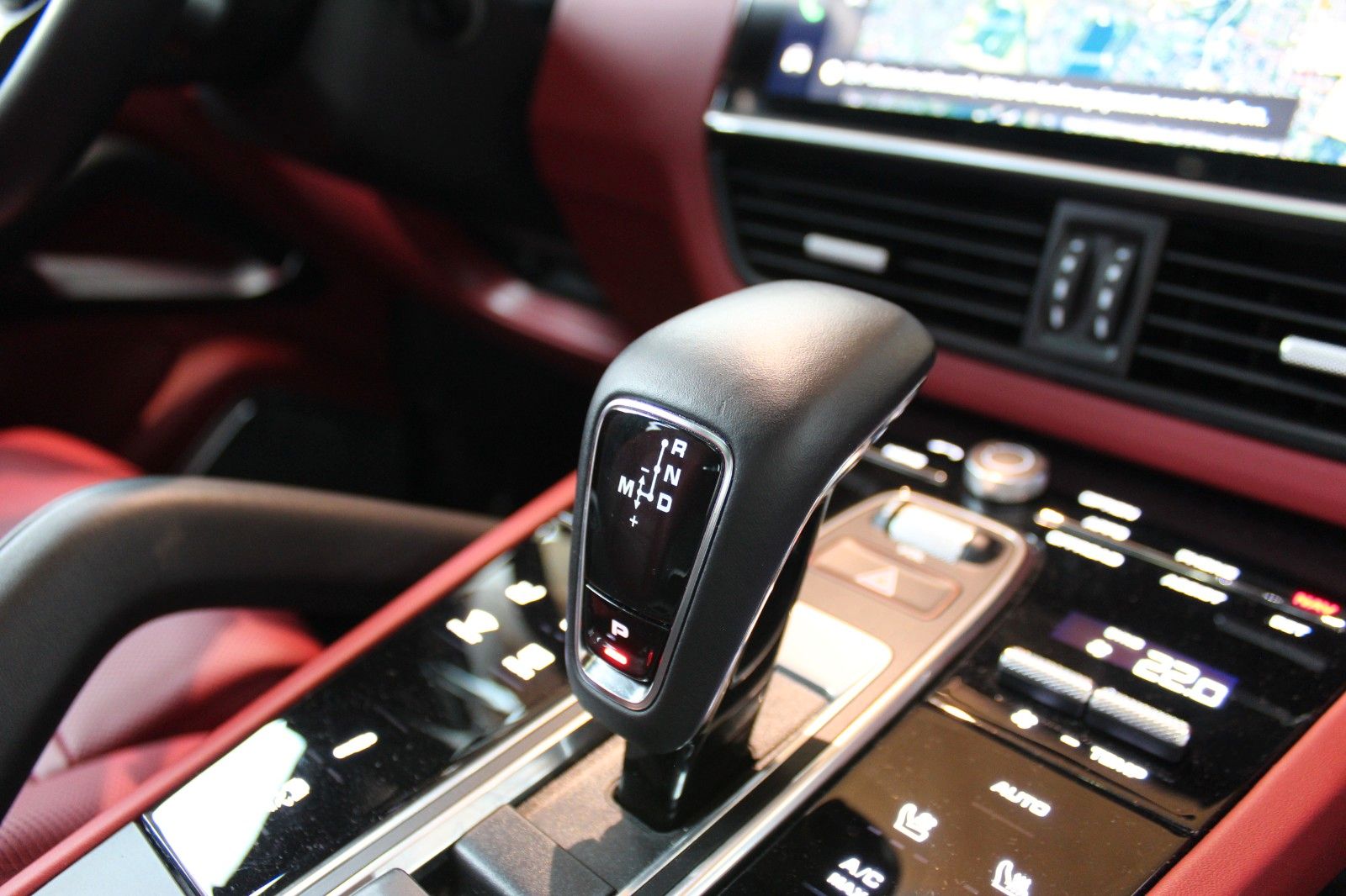 Porsche Cayenne Turbo Sport Design Kreide Approved 201T€