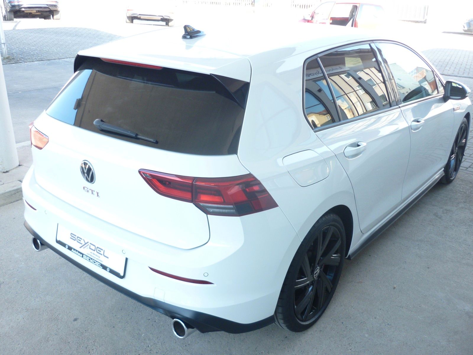 Volkswagen Golf VIII GTI DSG - Samsaru's Car Outlet