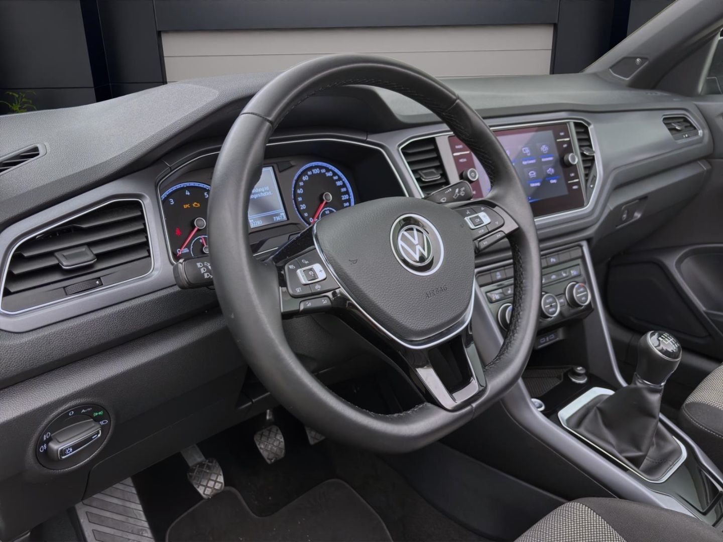 Volkswagen T-Roc 1.0 TSI STYLE - Samsaru's Car Outlet