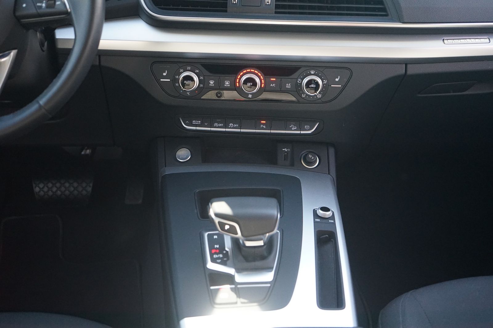 Audi Q5 40 2.0 TDI quattro - Samsaru's Car Outlet