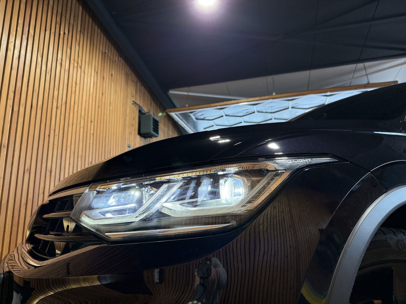 Volkswagen Tiguan 2,0 TDI 4M DSG R-Line Black *Navi*AHK*IQ*