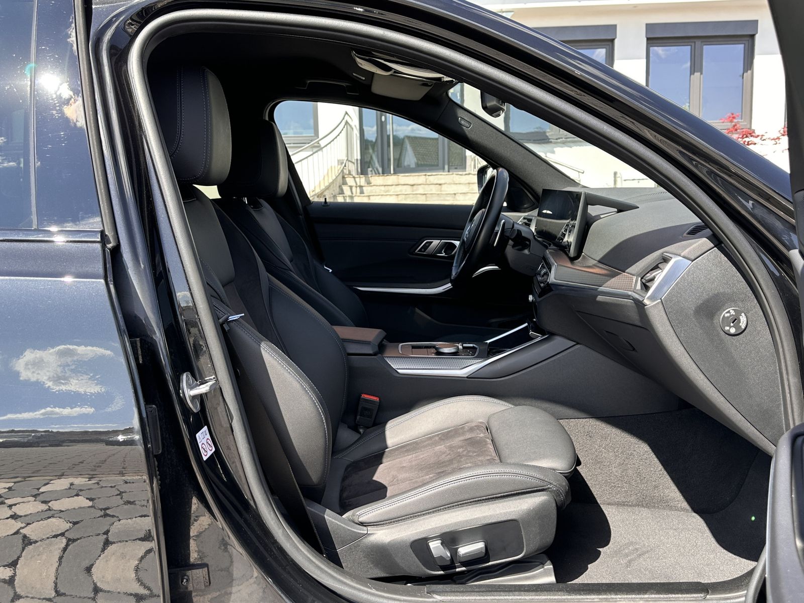BMW 320 d xDrive M Sport - Samsaru's Car Outlet