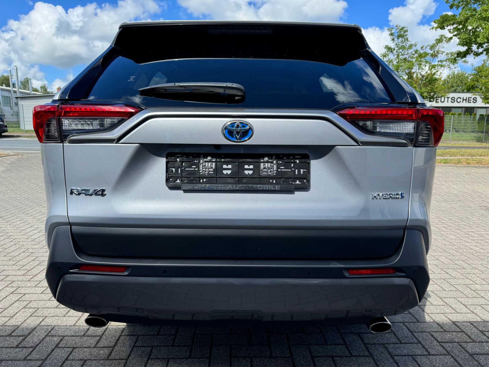 Toyota RAV4 Hybrid 4x2 - Samsaru's Car Outlet