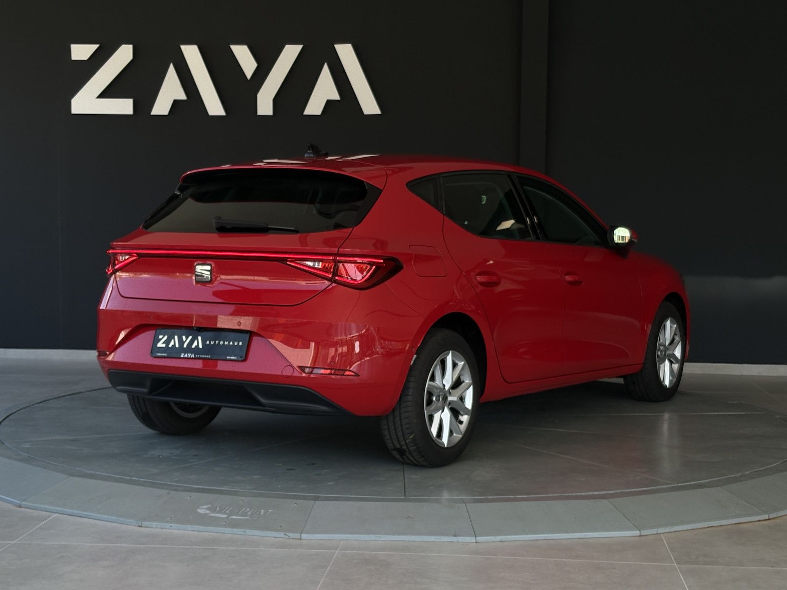 Seat Leon 1.0 eTSI Style - Samsaru's Car Outlet