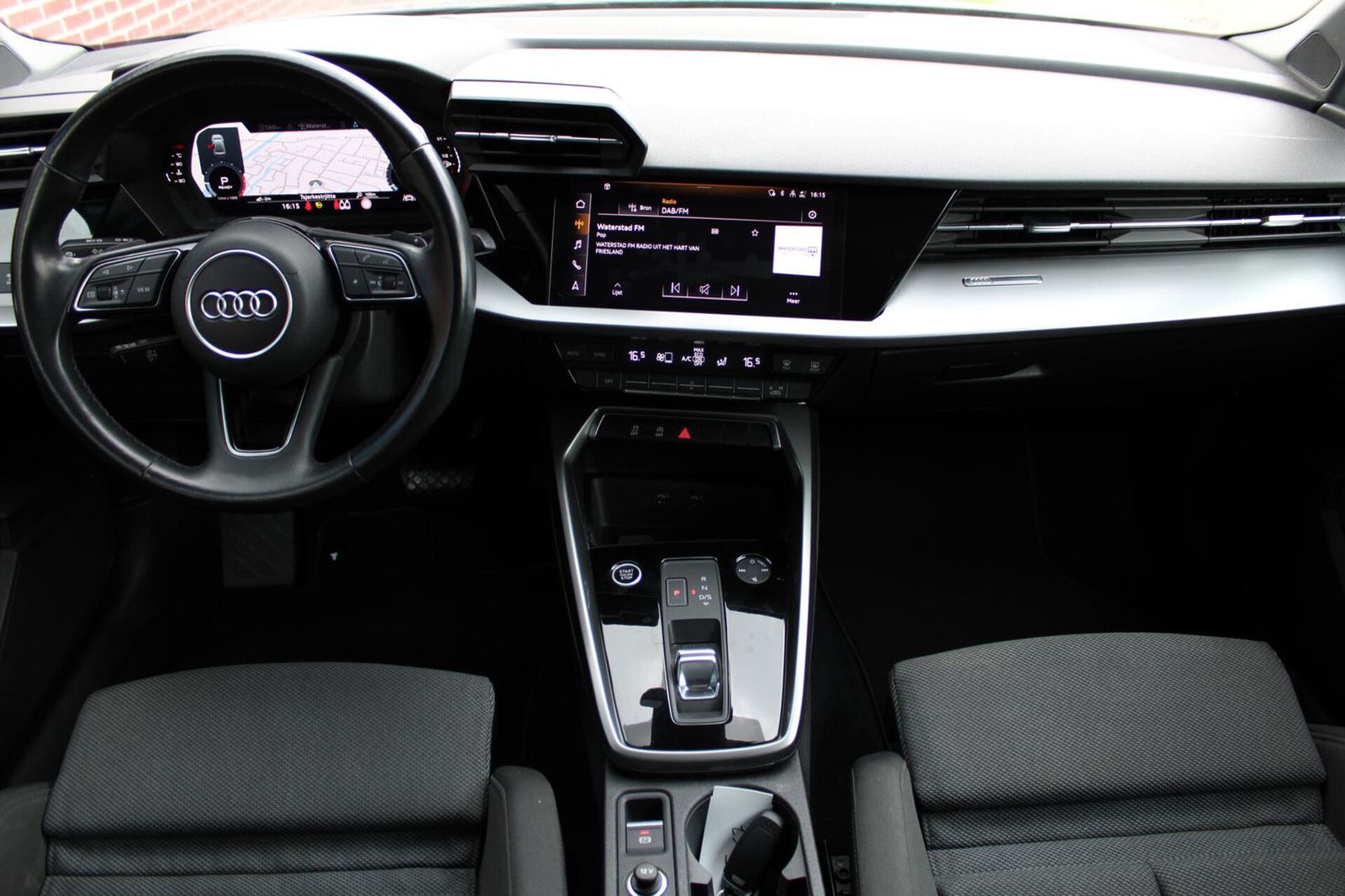 Audi A3 Limousine 30 TFSI Business edition | PANO-DAK