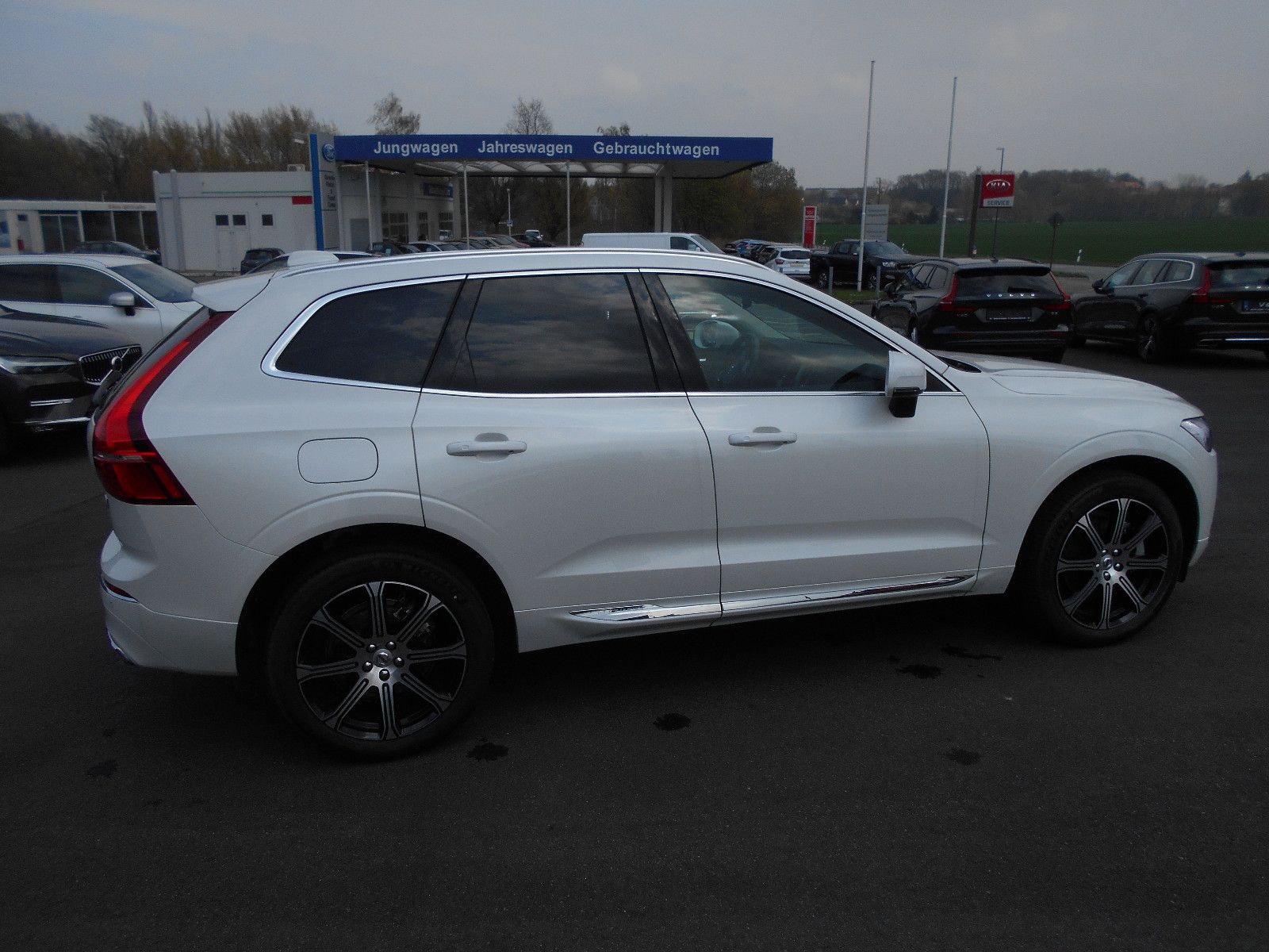 Volvo XC60 Inscription T6 Recharge Plug-In Hybrid AWD - Samsaru's Car Outlet
