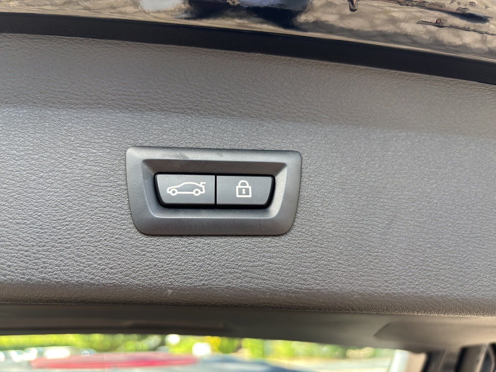 BMW X1 xDrive18d - Samsaru's Car Outlet