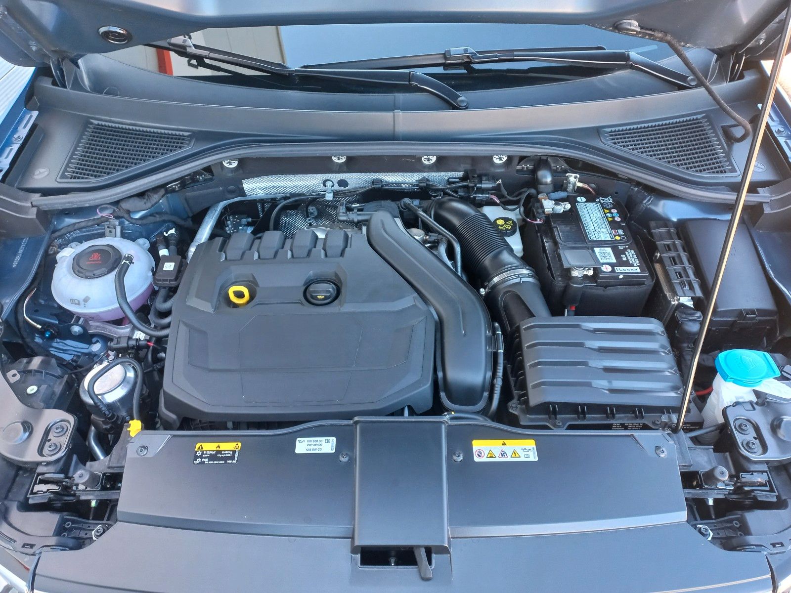 Volkswagen T-Roc Life - Samsaru's Car Outlet