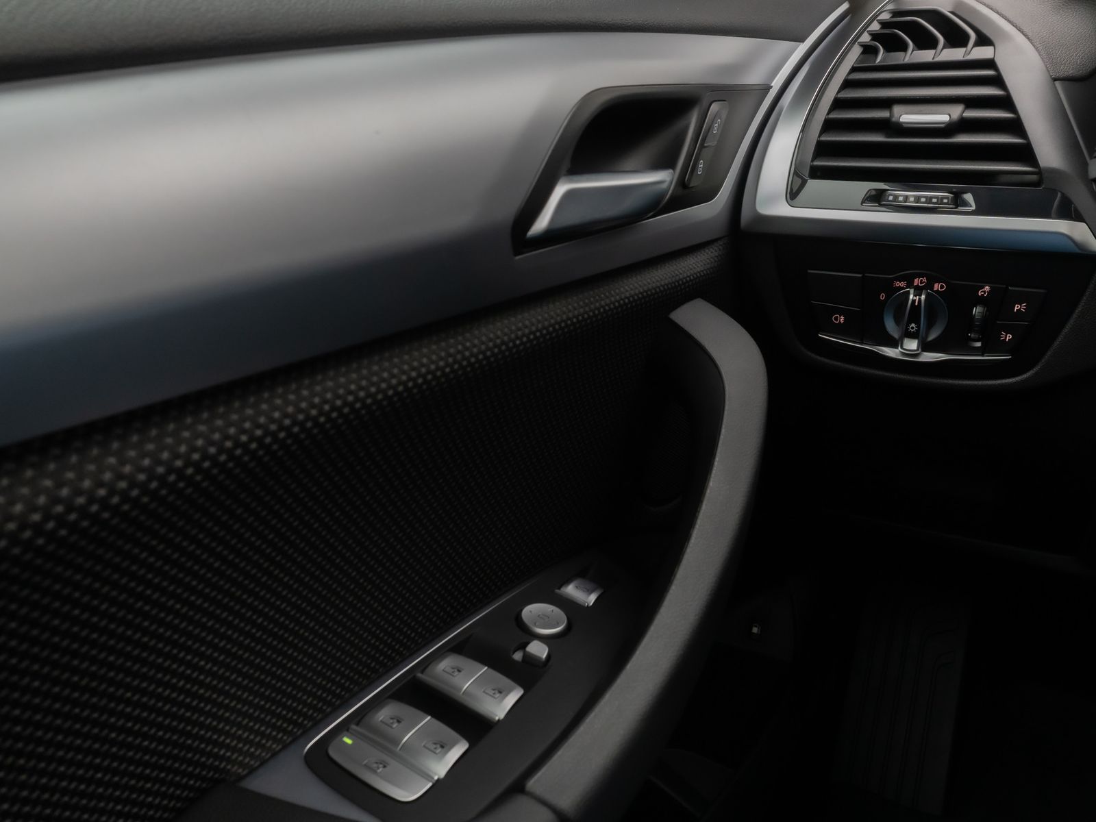 BMW X3 xD30e Panorama Kamera DAB HiFi WLAN Stop&Go