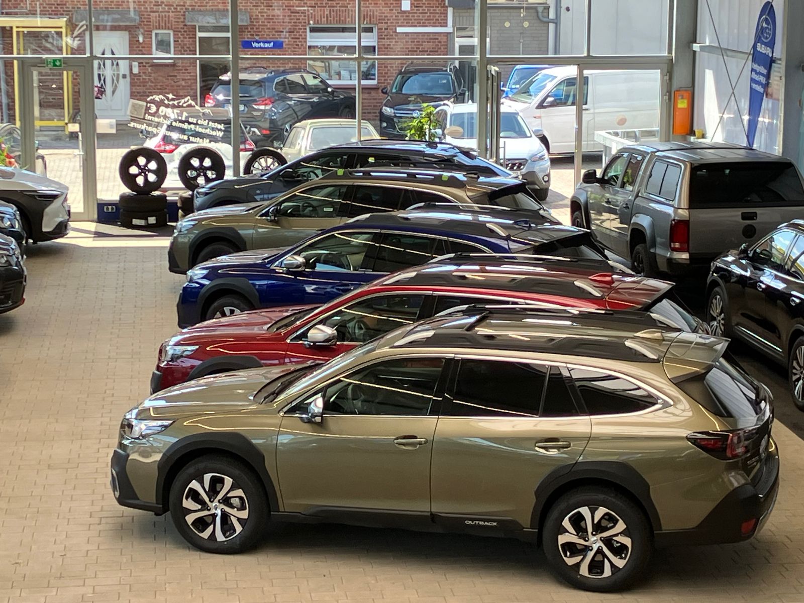 Toyota RAV 4 2.5 Hybrid Business Edition - Samsaru's Car Outlet