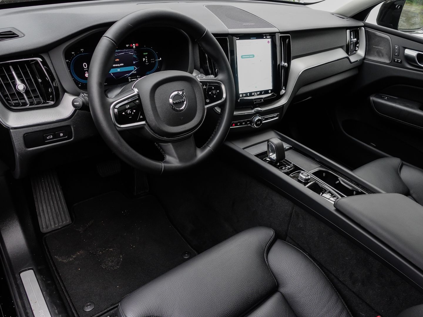 Volvo XC60 Plus Dark Recharge Plug-In Hybrid AWD T6 Tw