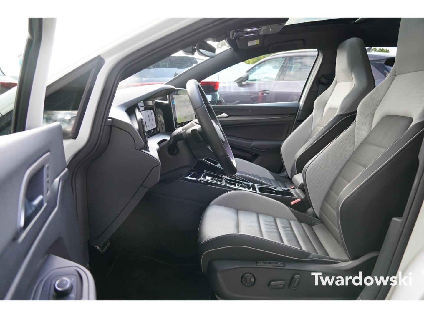 Volkswagen Golf GTE Matrix Pano AHK ACC Leder HUD Kamera 5J