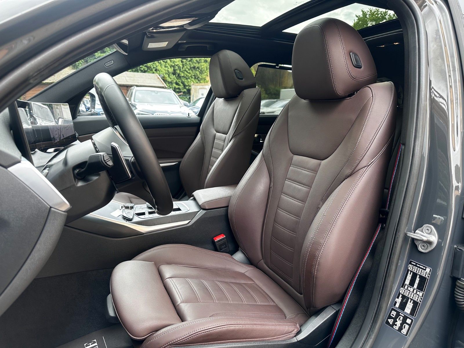 BMW 330d xDrive M Sport PANO*AHK*StandH*H&K*AdapLED