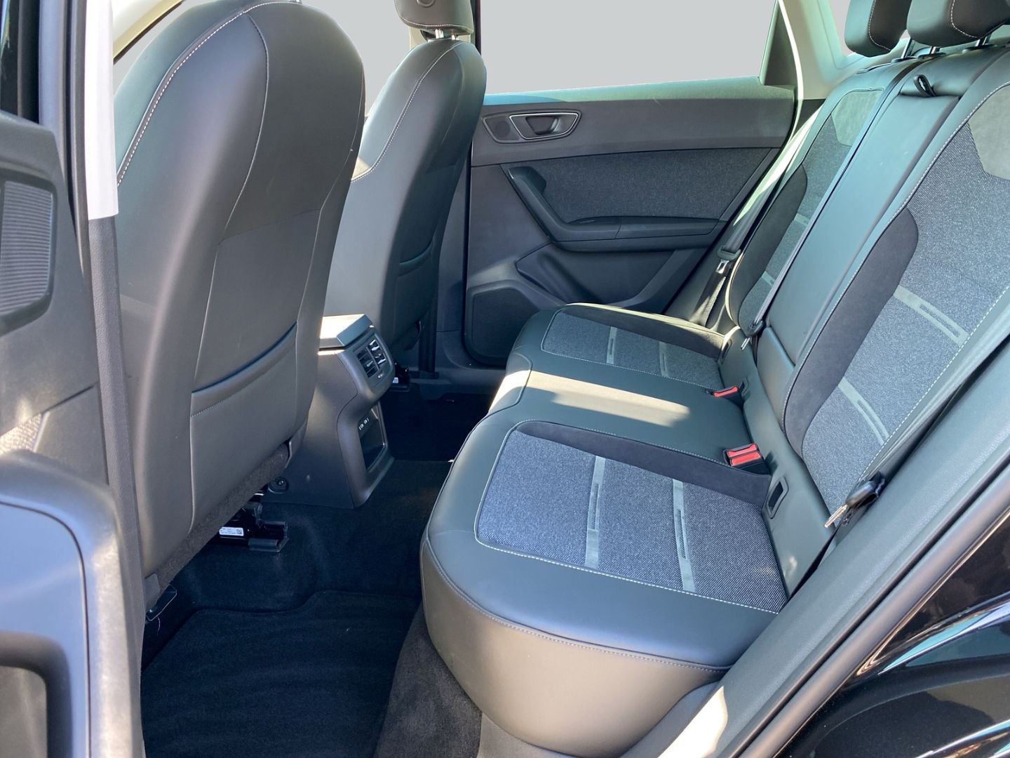 Seat Ateca Xperience 1.5 TSI DSG AHK AUTOM ACC FULLIN