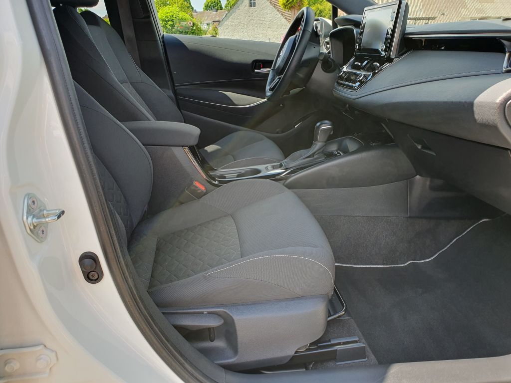 Toyota Corolla 2.0 Hybrid - Samsaru's Car Outlet