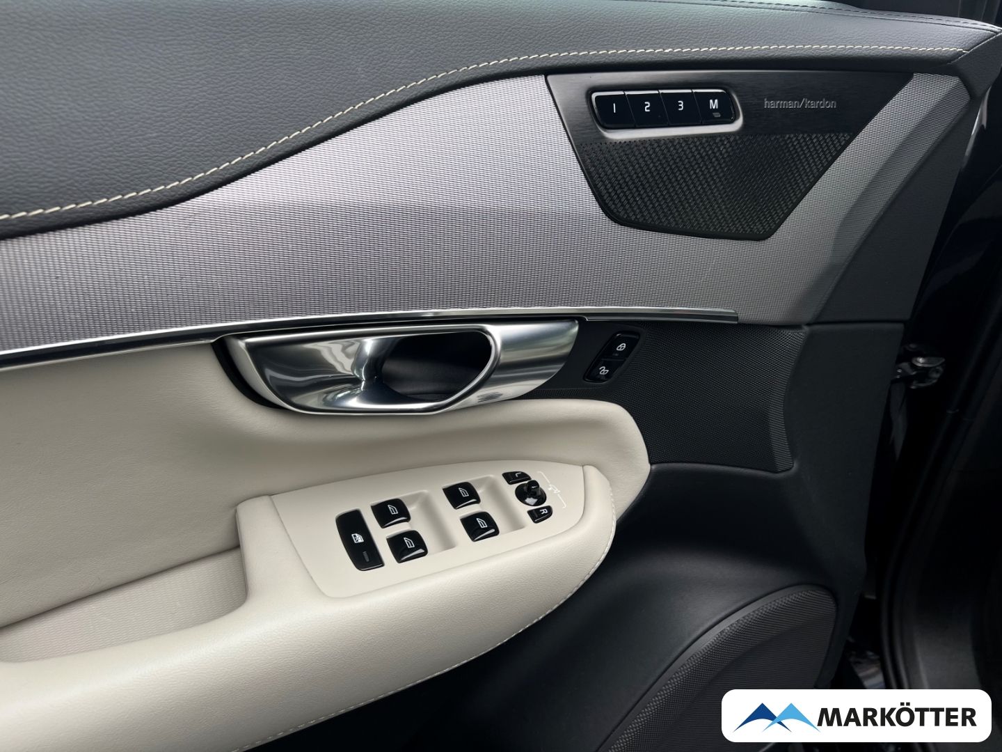 Volvo XC90 T8 AWD Recharge R-Design Edition 22''/AHK/P