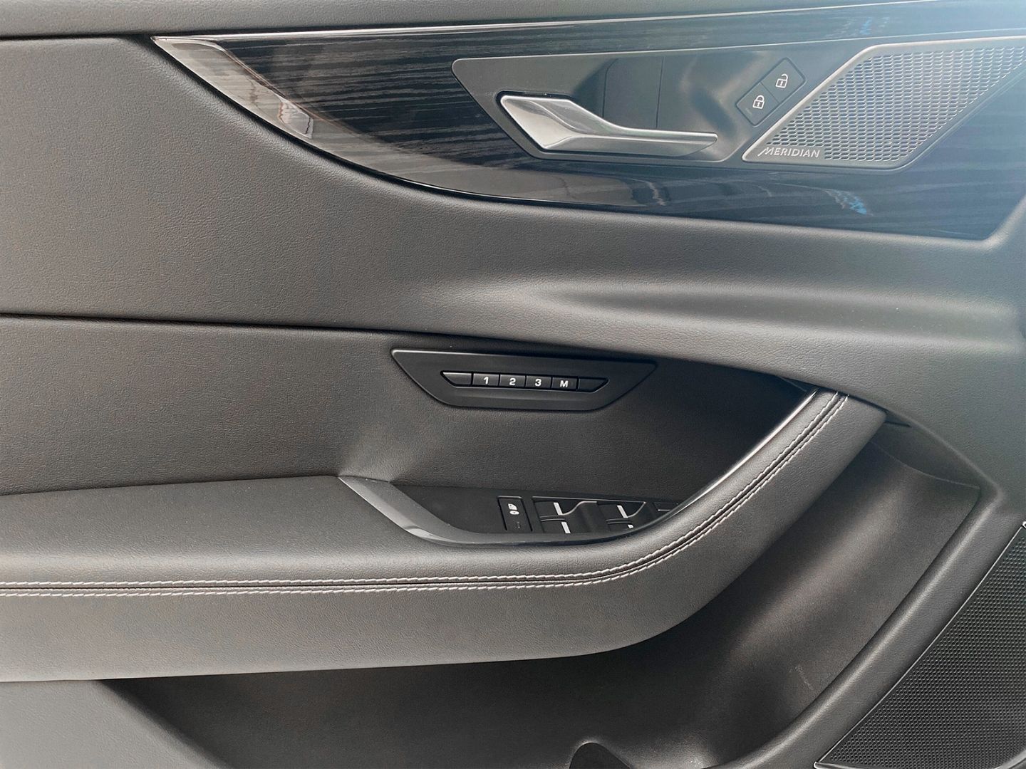 Jaguar XE P250 R-Dynamic HSE PDC vo und hi. WSS beheizt