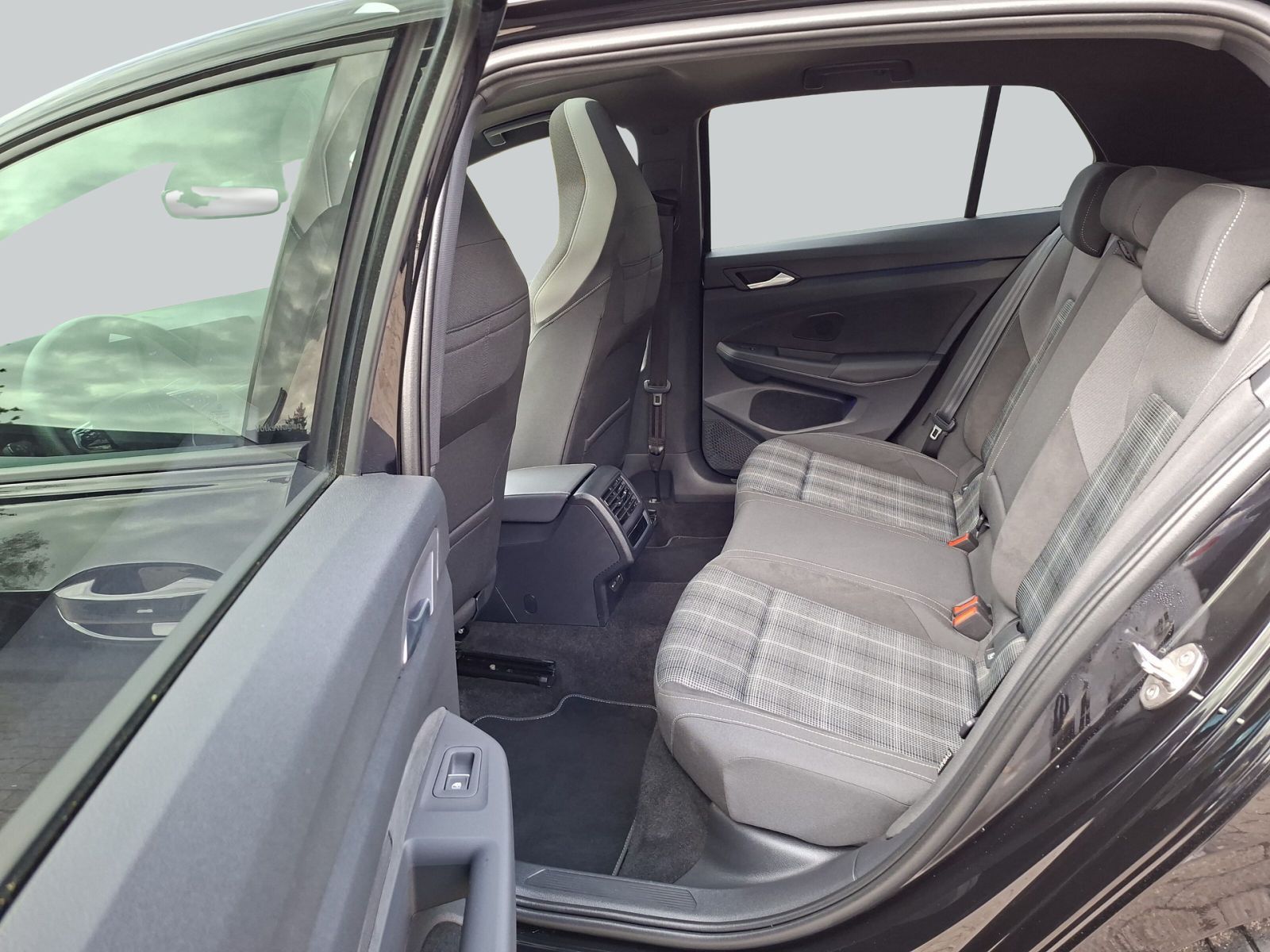 Volkswagen Golf VIII GTD 2.0 TDI DSG PANO IQ LIGHT RFK NAVI