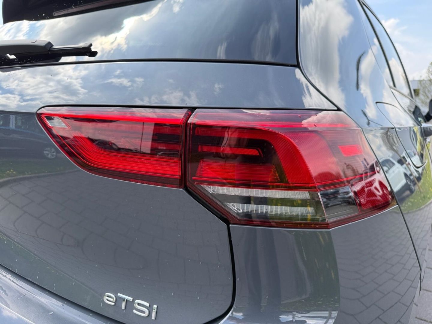 Volkswagen Golf 8 VIII R-Line 1.5 eTSI - Samsaru's Car Outlet