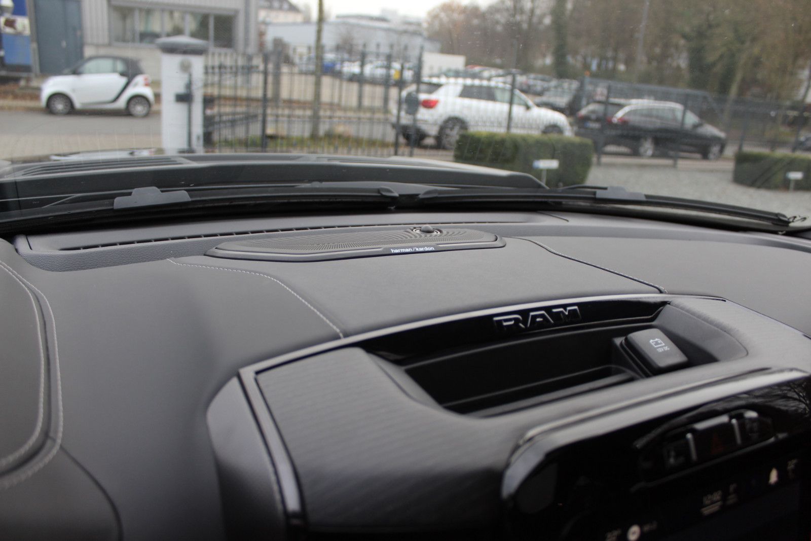 Dodge RAM 5,7L LIMITED, HUD, LPG, 360°, Deutsche EZ