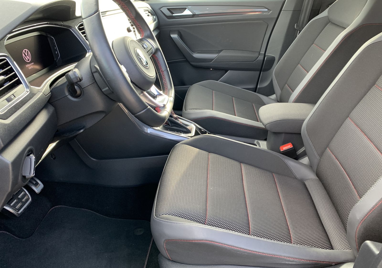 Volkswagen T-Roc 1.5 TSI Sport - Samsaru's Car Outlet