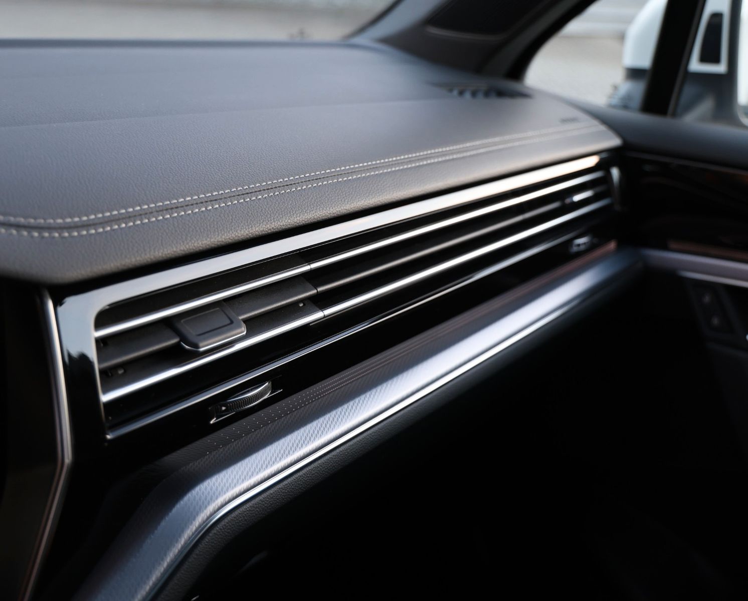 Volkswagen Touareg R-Line V8 TDI 4Mo. AHK Pano 360° Massage