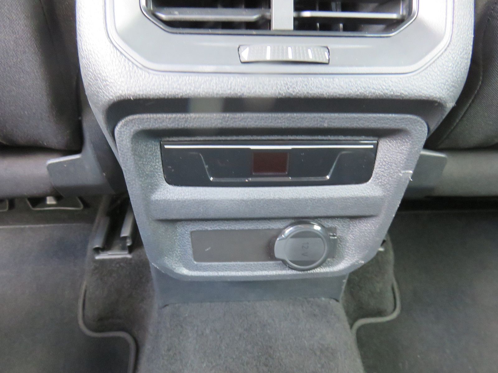 Volkswagen Tiguan 2.0 TDI DSG Life - Samsaru's Car Outlet