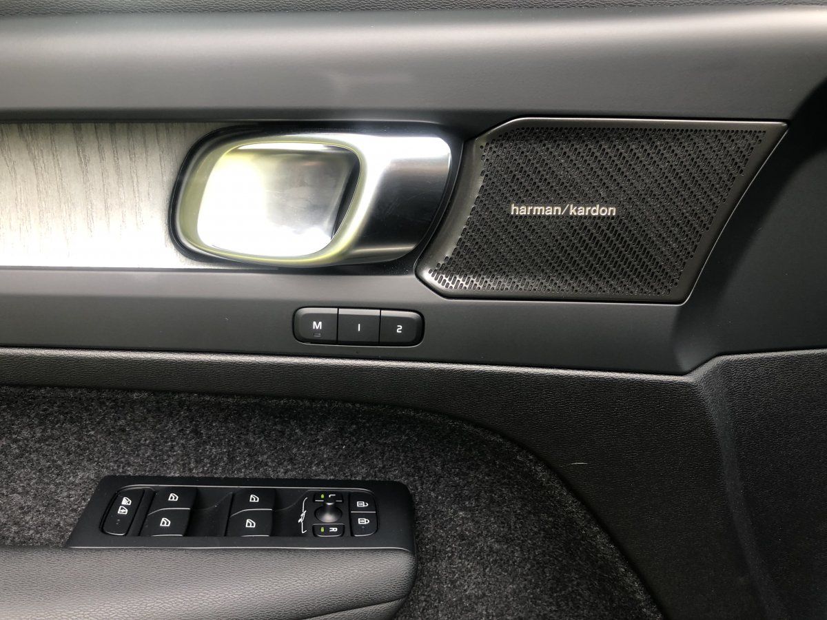 Volvo XC40 B4 Plus Dark - Samsaru's Car Outlet