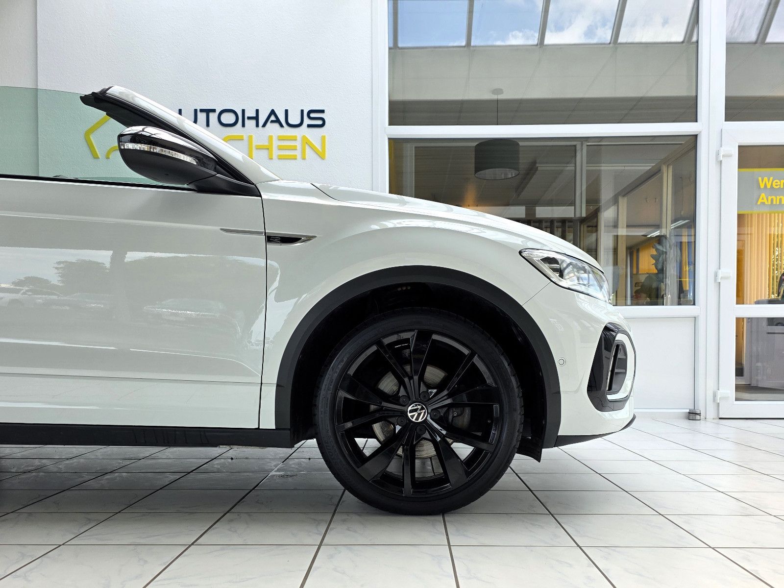 Volkswagen T-Roc R-Line Black - Samsaru's Car Outlet