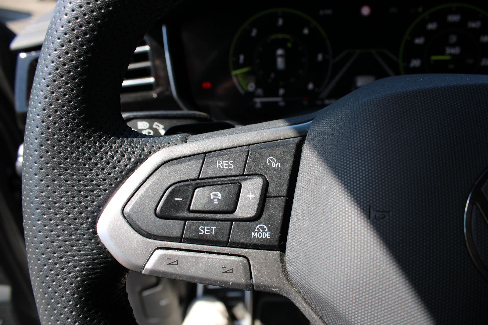 Volkswagen Touareg 3.0 TDI4Motion R-Line/Leder/LED/ACC/AHK