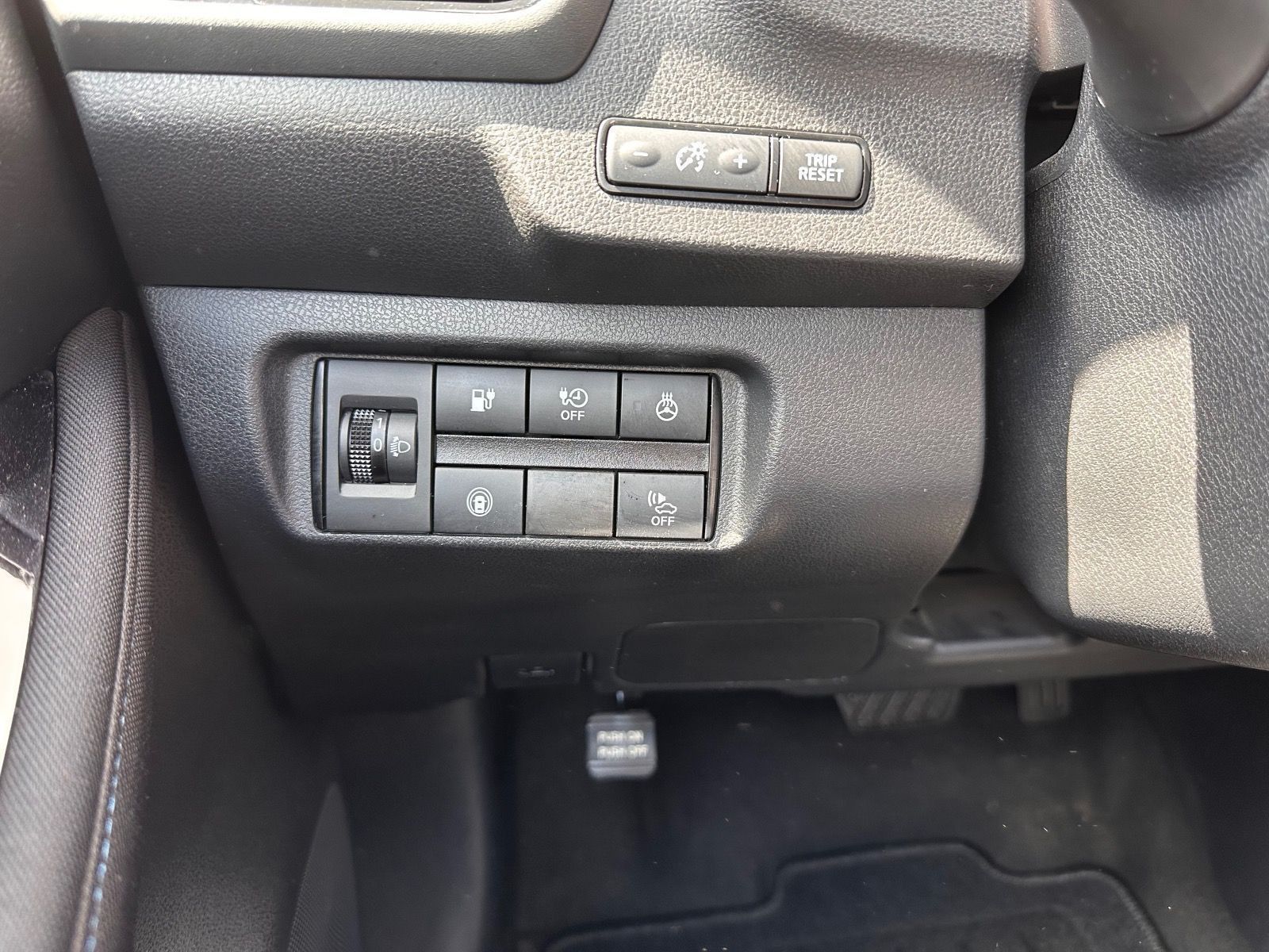 Nissan Leaf - Samsaru's Car Outlet