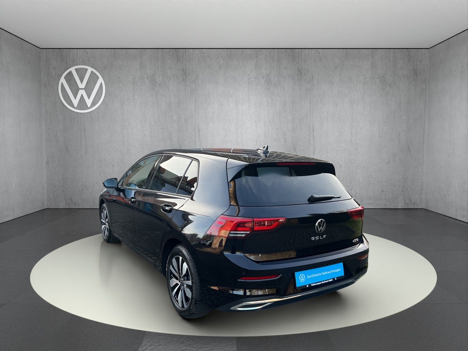 Volkswagen Golf VIII 1.5 eTSI Move - Samsaru's Car Outlet