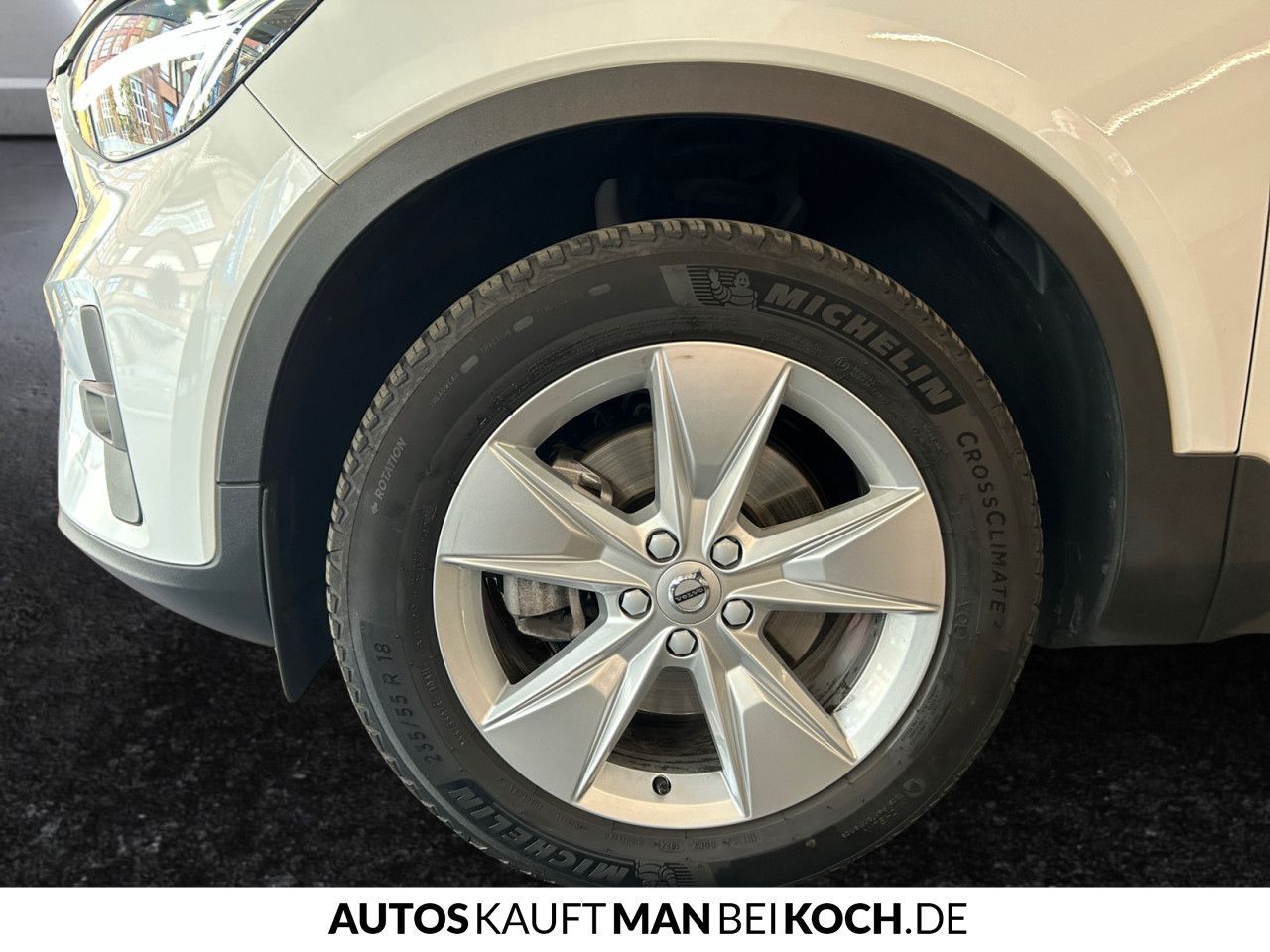 Volvo XC40 B3 DKG Core AHK LED SHZ/LHZ NAVI PDC/CAM!