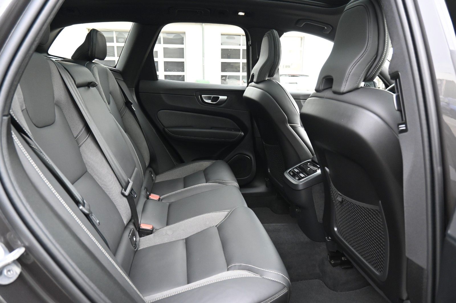Volvo XC60 B4 AWD Ultimate Dark*LED*PANO*STHZ*