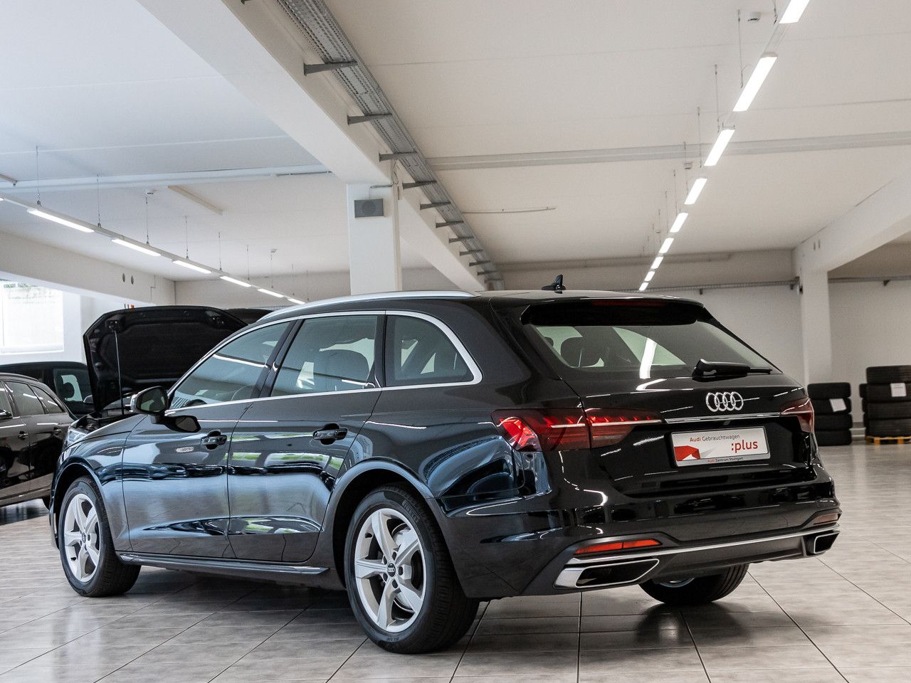 Audi A4 Avant 35 TFSI advanced S line - Samsaru's Car Outlet