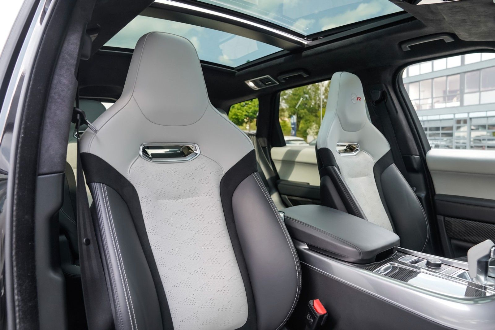 Range Rover Sport SVR - Samsaru's Car Outlet