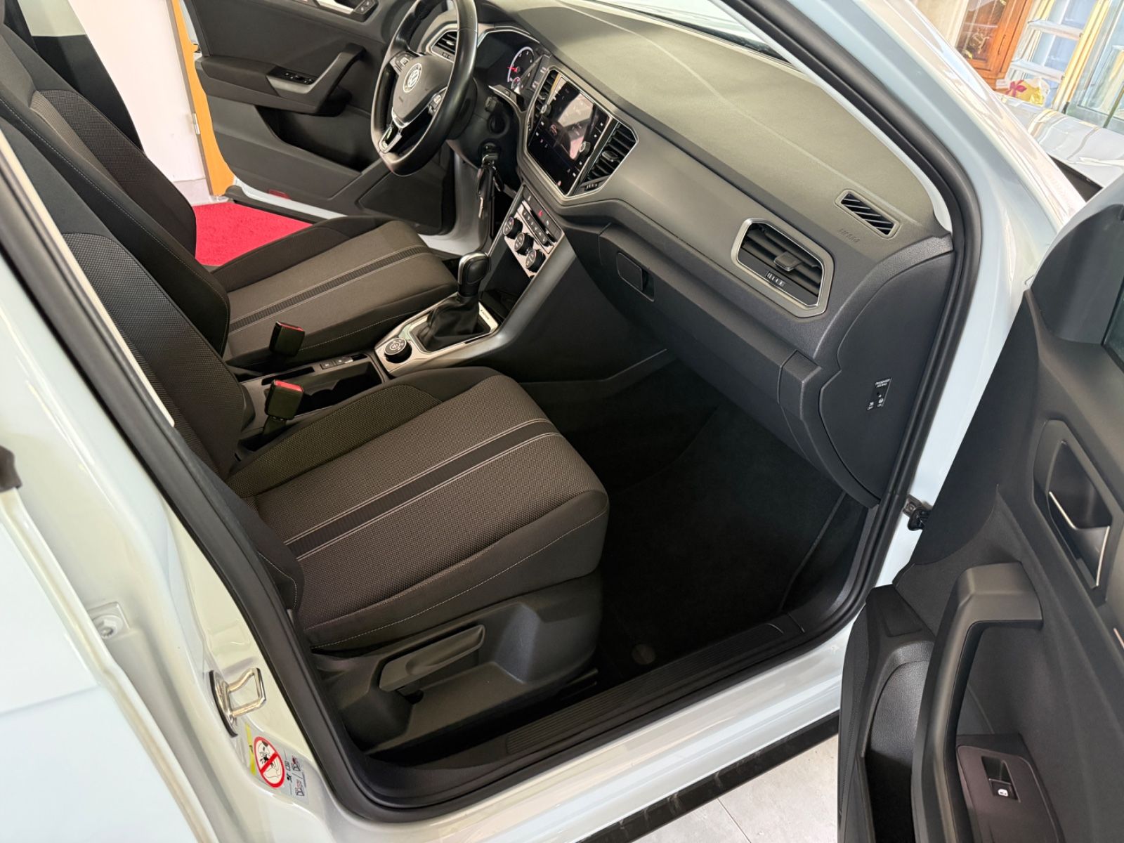 Volkswagen T-Roc Style 4Motion - Samsaru's Car Outlet