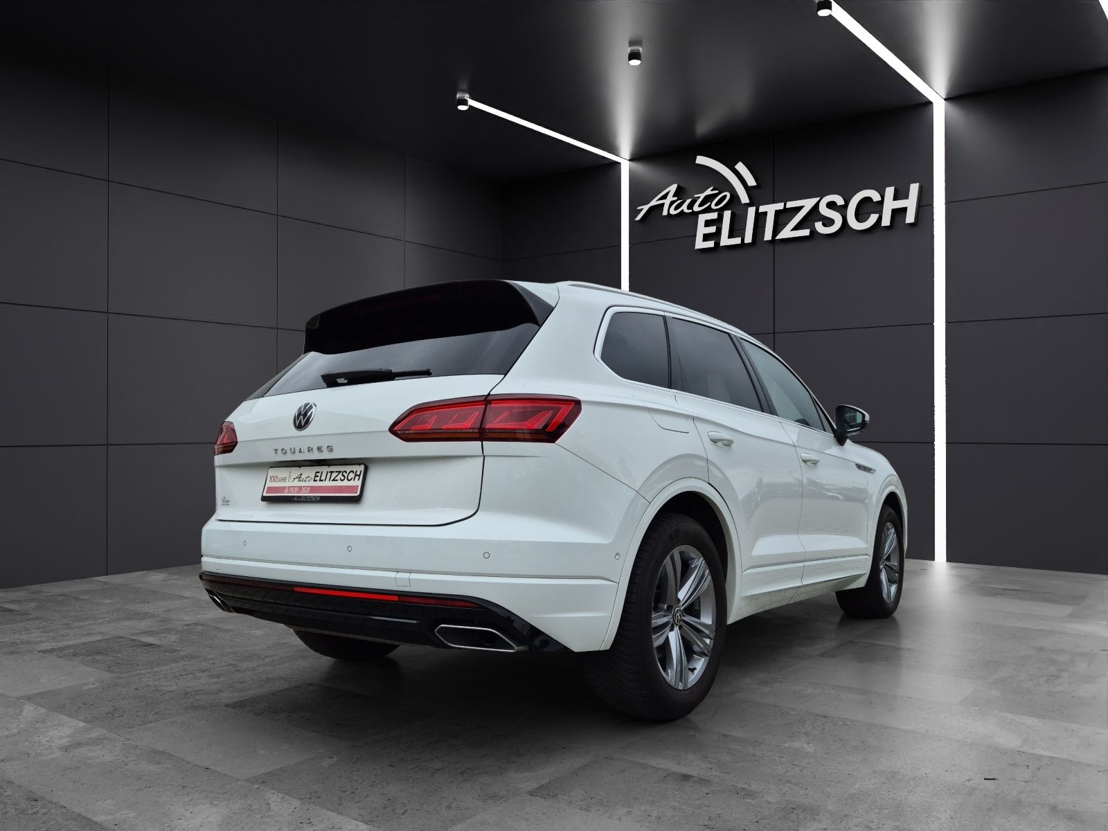 Volkswagen Touareg TDI R-Line 4M - Samsaru's Car Outlet