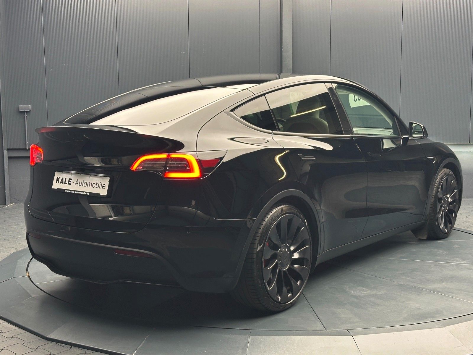 Tesla Model Y Performance Dual AWD*LEDER/Weiss*21Zoll*