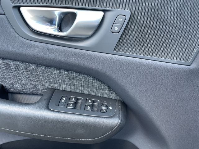Volvo XC60 B4 Essential - Samsaru's Car Outlet