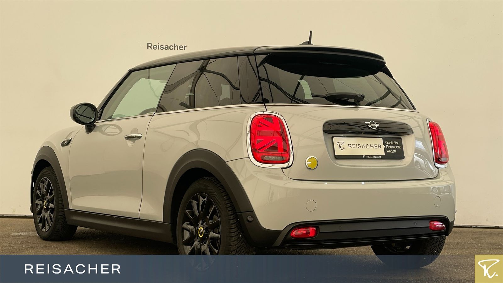 MINI Cooper SE Classic Trim - Samsaru's Car Outlet
