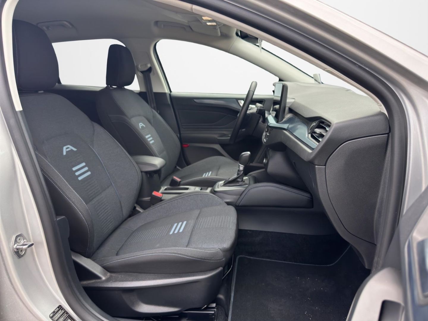 Ford Focus Turnier Active X Automaik ACC City Stop HU