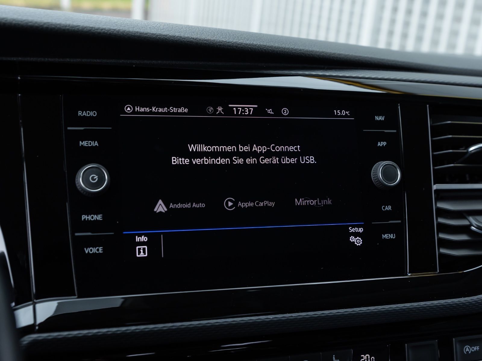 Volkswagen T6 Multivan - Samsaru's Car Outlet