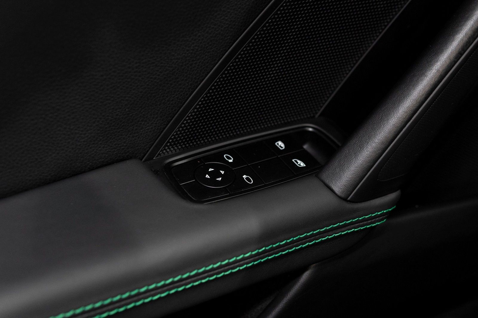 Porsche 992 Carrera - Samsaru's Car Outlet