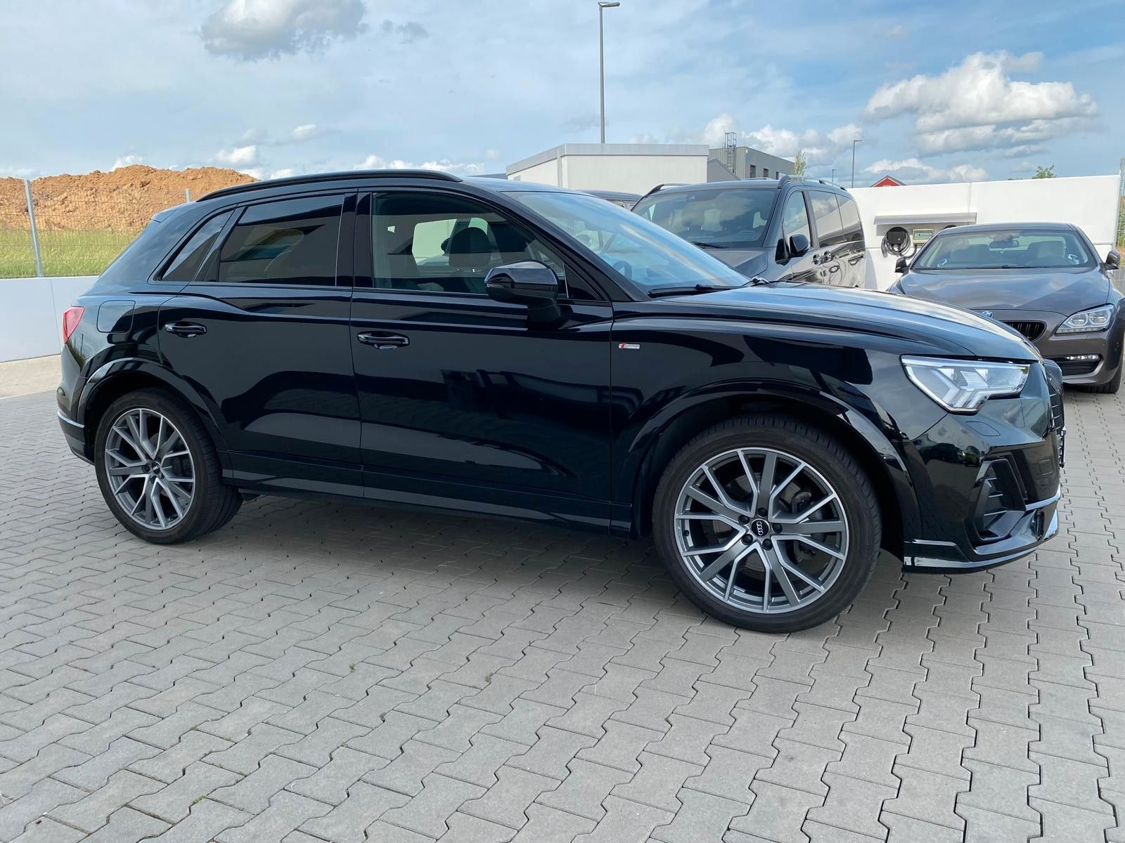 Audi Q3 40 TDI quattro S line - Samsaru's Car Outlet