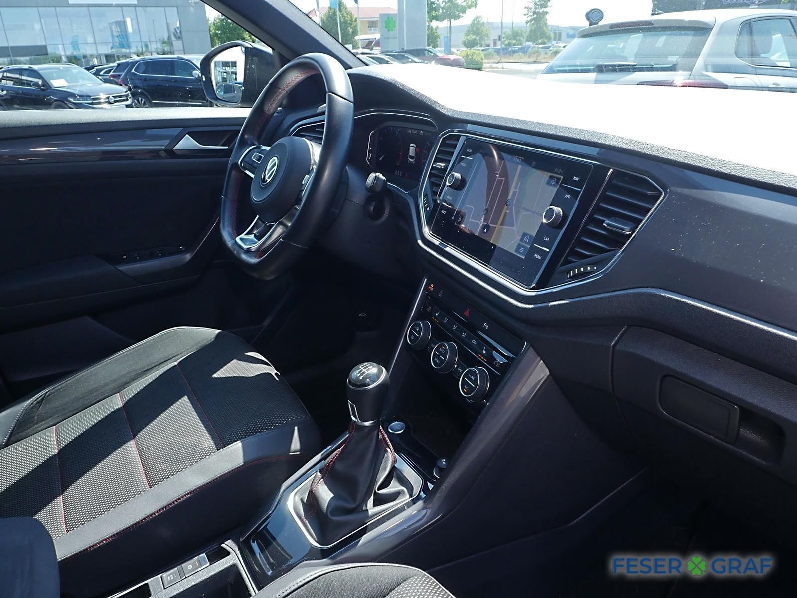 Volkswagen T-Roc Sport R-Line 1.5 TSI - Samsaru's Car Outlet
