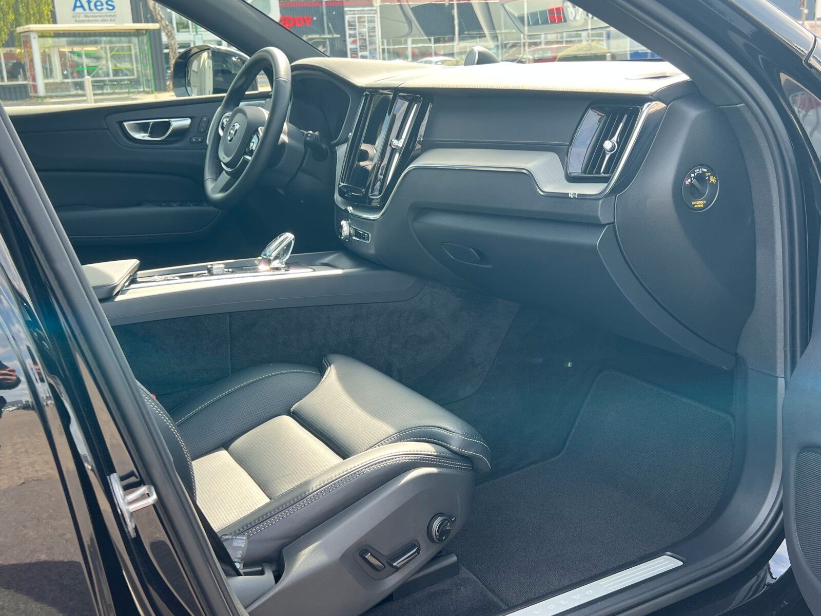 Volvo XC60 T6 Ultra Black Edition LUFT|B&W|AHK|